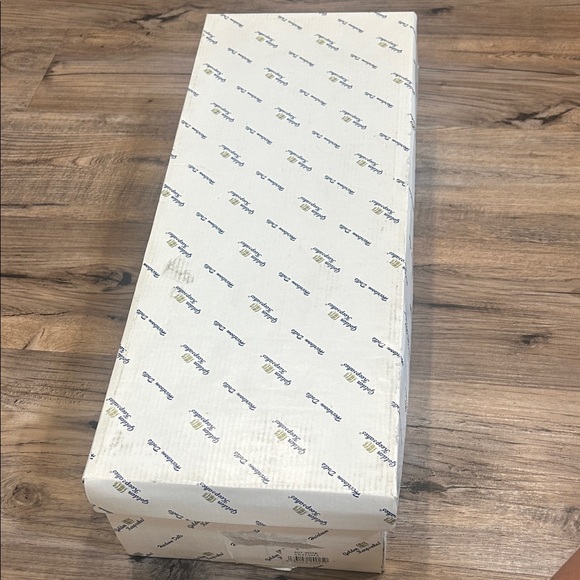 Golden Keepsakes “Anastasia” Elegant Porcelain Doll with Pink and Green Dress - Picture 8 of 9